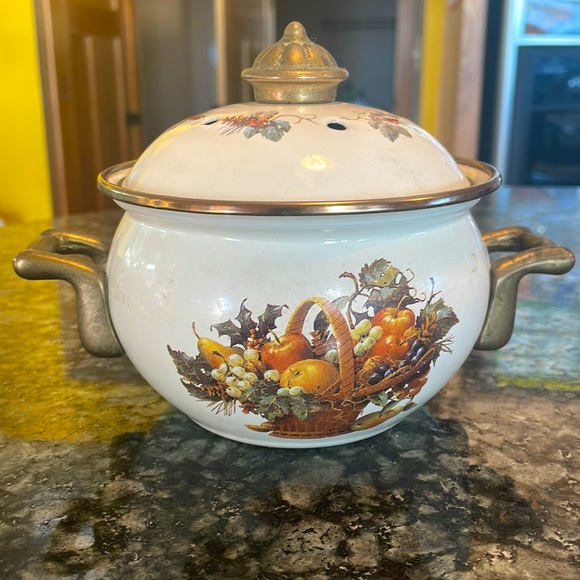 Lincoware Enamel Vented 3/4 Qt Casserole Dish - Picture 2 of 7